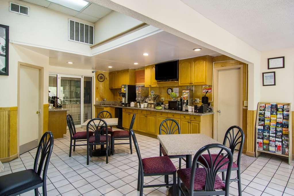 Americas Best Value Inn Darien Exterior photo