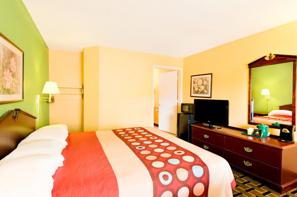 Americas Best Value Inn Darien Exterior photo