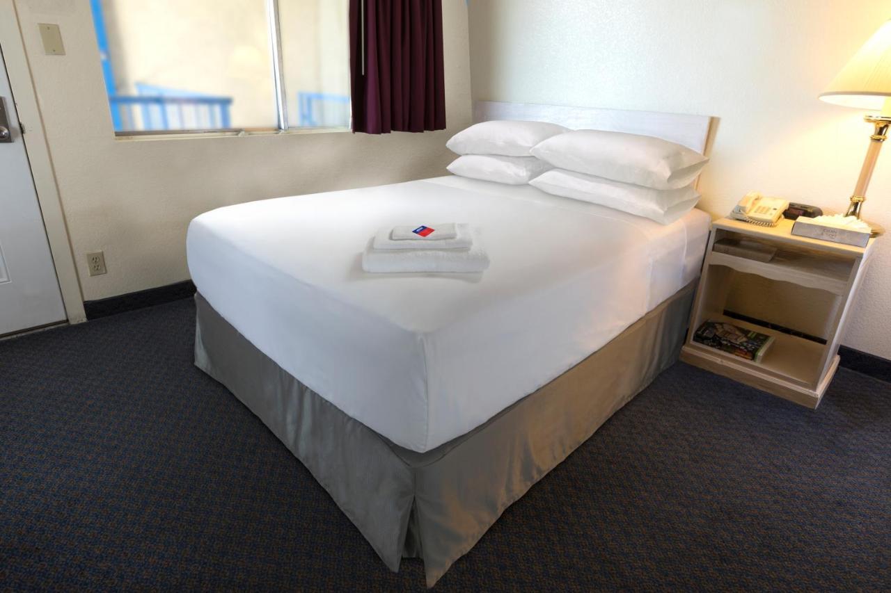 Americas Best Value Inn Darien Exterior photo
