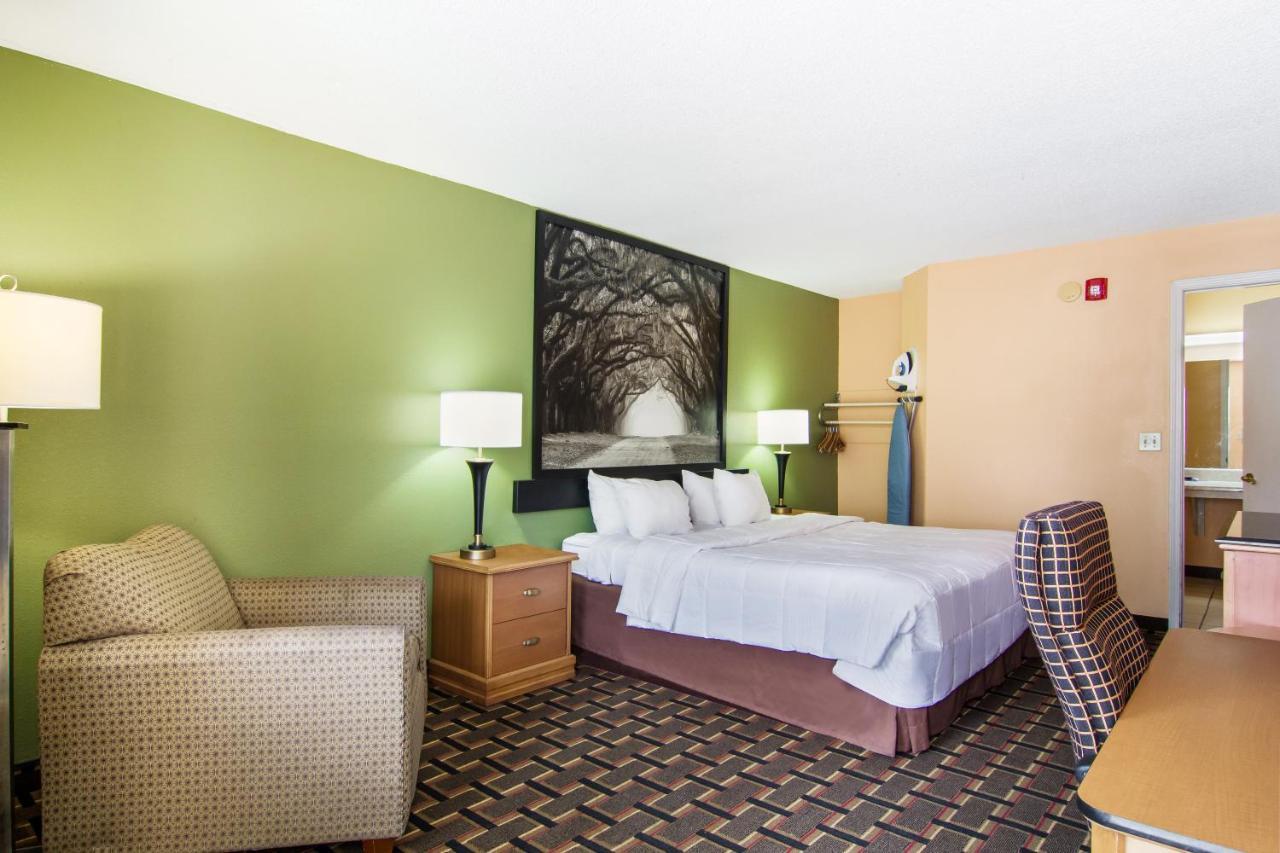 Americas Best Value Inn Darien Exterior photo